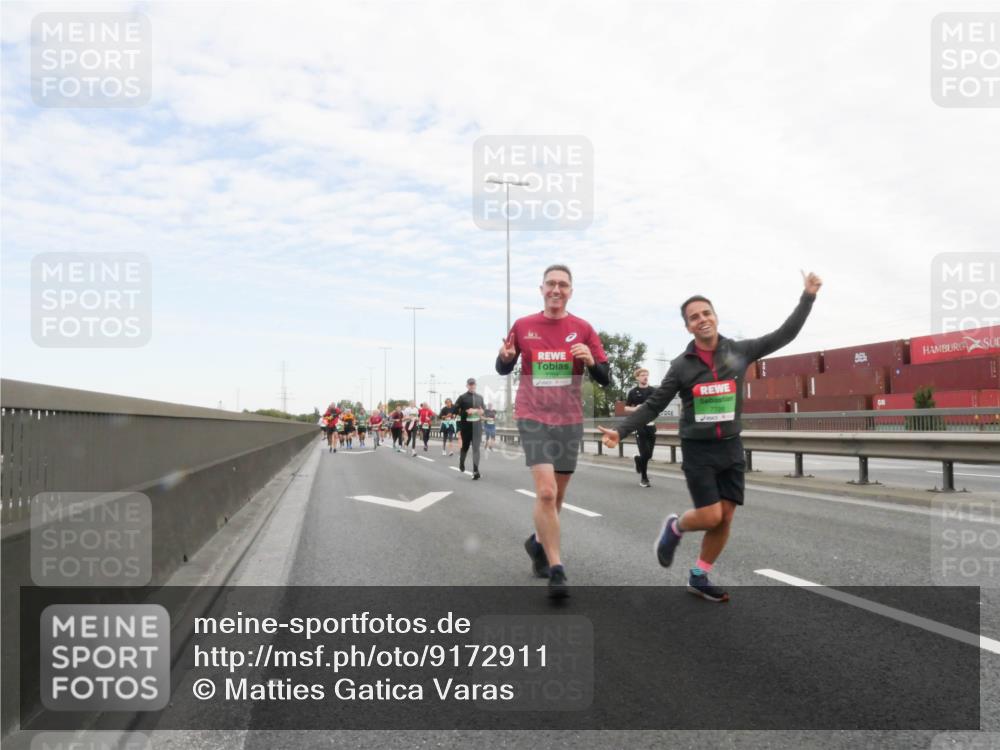 03.10.2025 - Köhlbrandbrückenlauf Matties Gatica Varas http://msf.ph/oto/9172911 03.10.2025 15:22:51 Position 3  meine-sportfotos.de