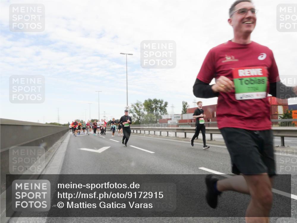 03.10.2025 - Köhlbrandbrückenlauf Matties Gatica Varas http://msf.ph/oto/9172915 03.10.2025 15:22:52 Position 3  meine-sportfotos.de