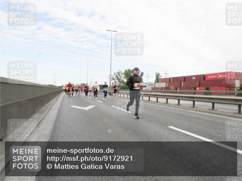 03.10.2025 - Köhlbrandbrückenlauf Matties Gatica Varas http://msf.ph/oto/9172921 03.10.2025 15:22:53 Position 3  meine-sportfotos.de