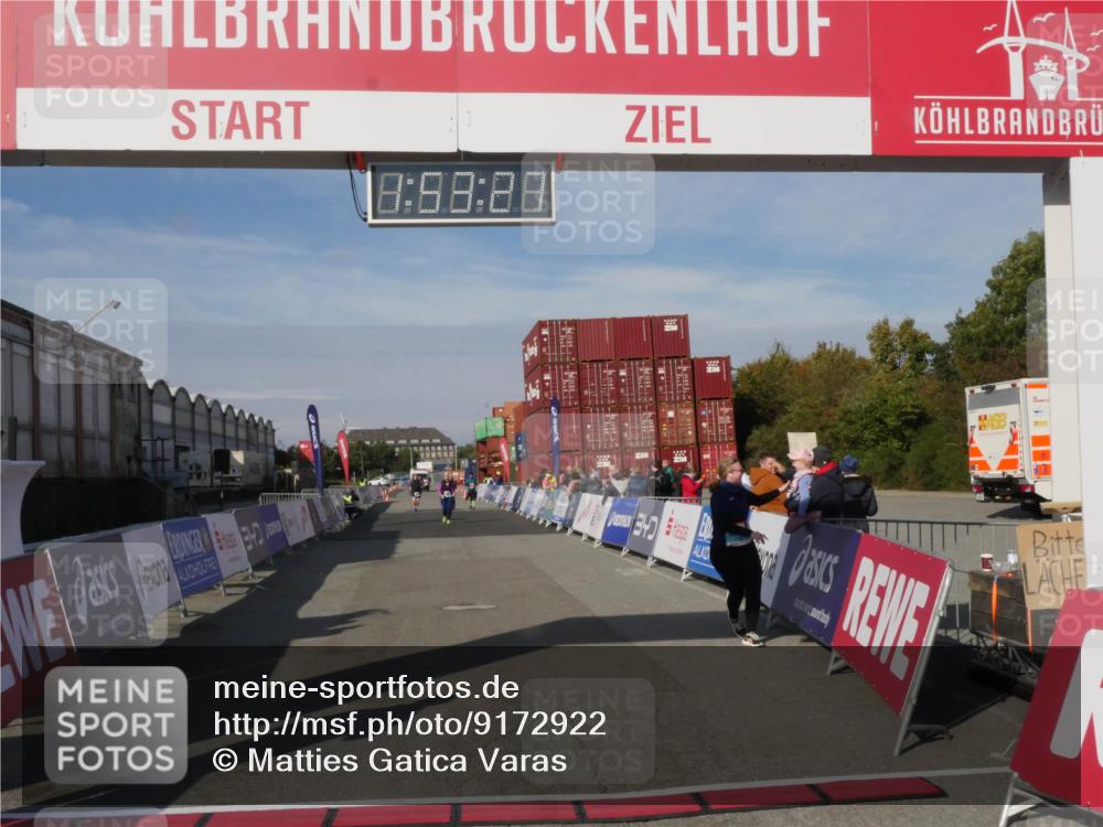 03.10.2025 - Köhlbrandbrückenlauf Matties Gatica Varas http://msf.ph/oto/9172922 03.10.2025 10:53:29 Ziel 2546 meine-sportfotos.de