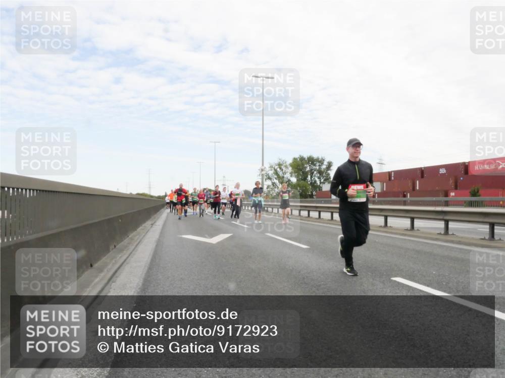 03.10.2025 - Köhlbrandbrückenlauf Matties Gatica Varas http://msf.ph/oto/9172923 03.10.2025 15:22:54 Position 3  meine-sportfotos.de