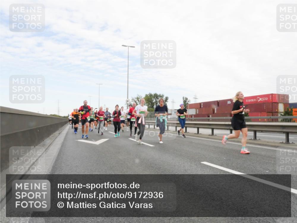 03.10.2025 - Köhlbrandbrückenlauf Matties Gatica Varas http://msf.ph/oto/9172936 03.10.2025 15:22:56 Position 3  meine-sportfotos.de