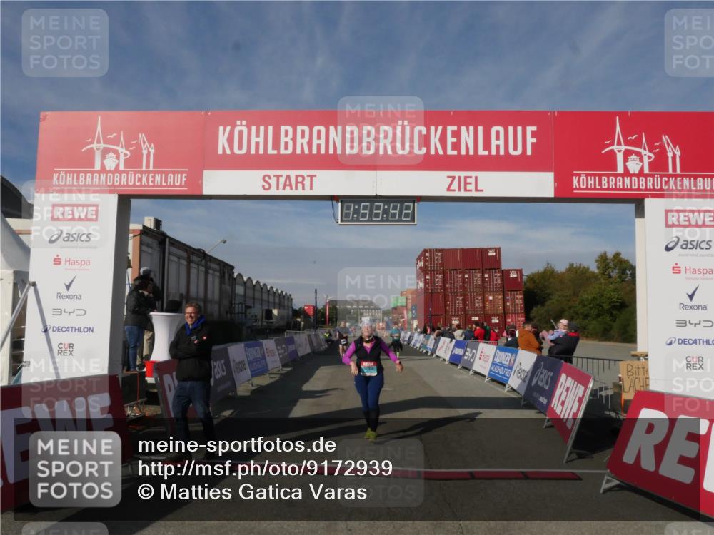 03.10.2025 - Köhlbrandbrückenlauf Matties Gatica Varas http://msf.ph/oto/9172939 03.10.2025 10:53:44 Ziel 2611, 3575, 3774 meine-sportfotos.de