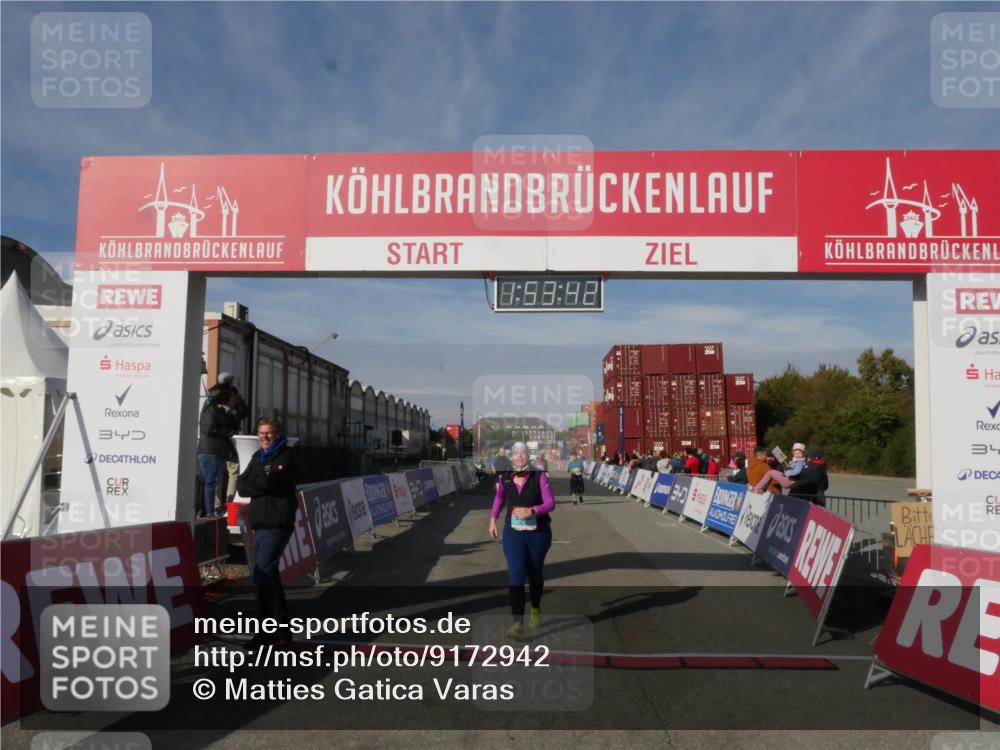 03.10.2025 - Köhlbrandbrückenlauf Matties Gatica Varas http://msf.ph/oto/9172942 03.10.2025 10:53:44 Ziel 2611, 3575, 3774 meine-sportfotos.de