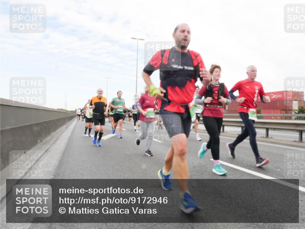 03.10.2025 - Köhlbrandbrückenlauf Matties Gatica Varas http://msf.ph/oto/9172946 03.10.2025 15:22:59 Position 3  meine-sportfotos.de