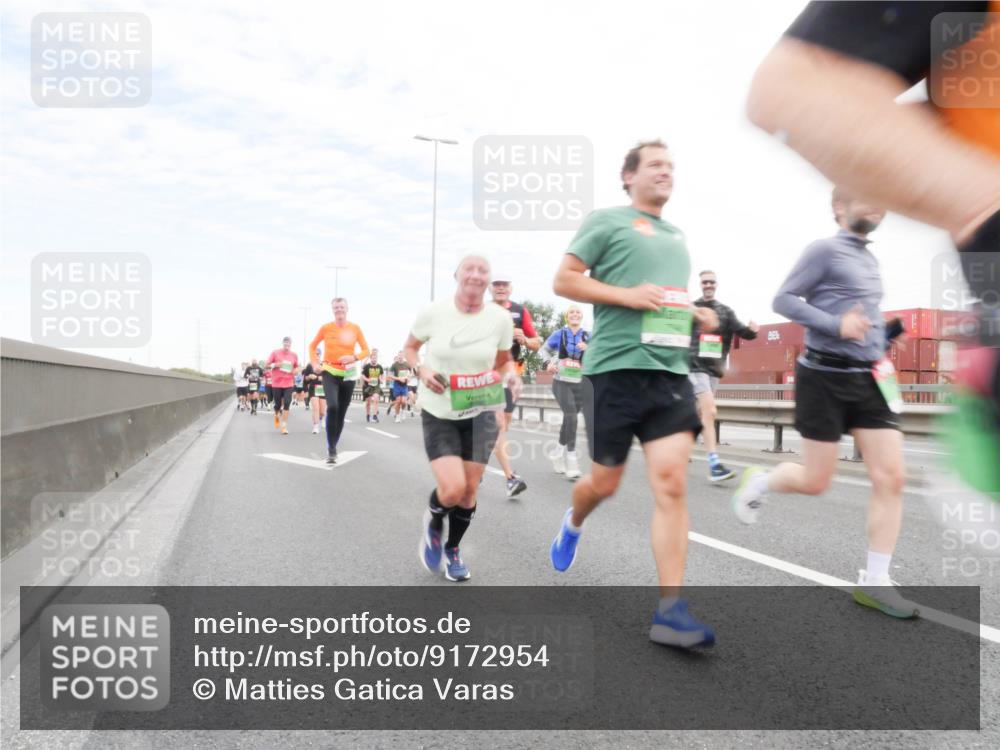 03.10.2025 - Köhlbrandbrückenlauf Matties Gatica Varas http://msf.ph/oto/9172954 03.10.2025 15:23:01 Position 3  meine-sportfotos.de