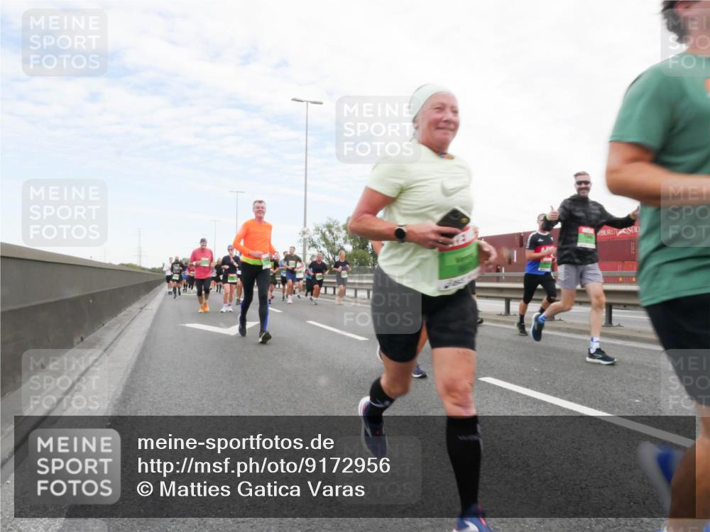 03.10.2025 - Köhlbrandbrückenlauf Matties Gatica Varas http://msf.ph/oto/9172956 03.10.2025 15:23:02 Position 3  meine-sportfotos.de