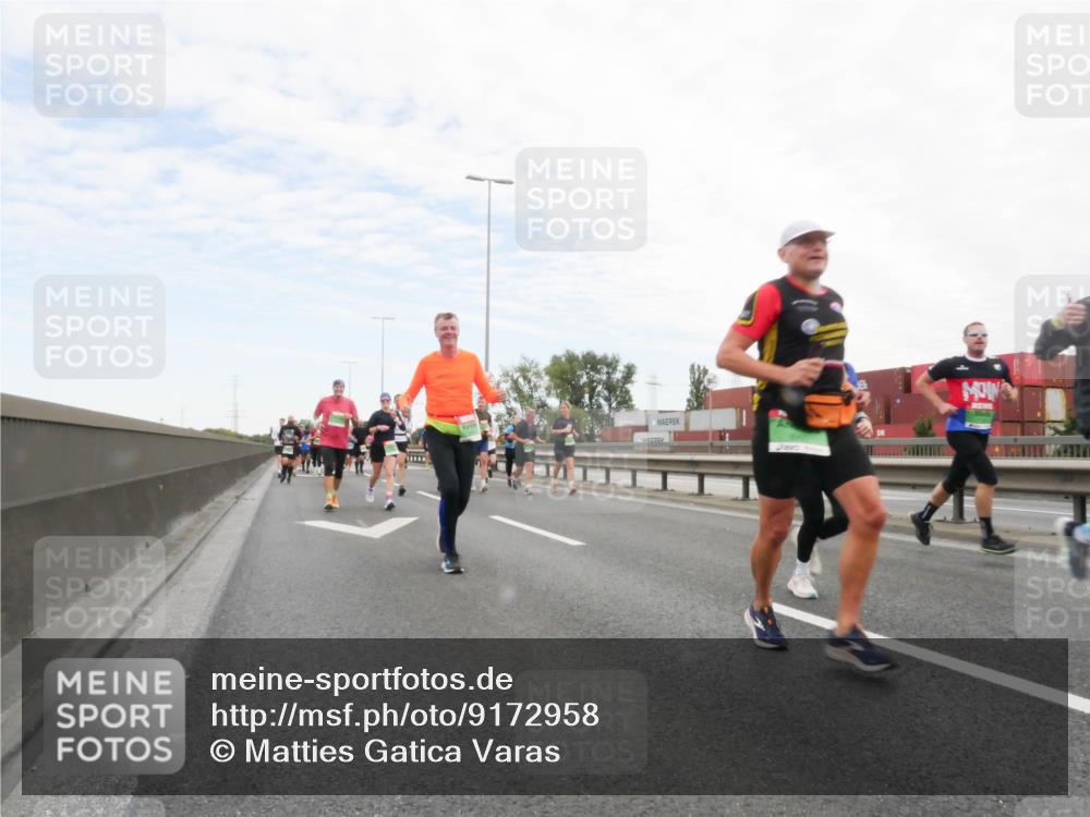 03.10.2025 - Köhlbrandbrückenlauf Matties Gatica Varas http://msf.ph/oto/9172958 03.10.2025 15:23:02 Position 3  meine-sportfotos.de