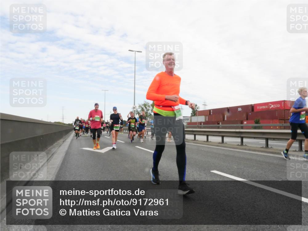 03.10.2025 - Köhlbrandbrückenlauf Matties Gatica Varas http://msf.ph/oto/9172961 03.10.2025 15:23:03 Position 3  meine-sportfotos.de