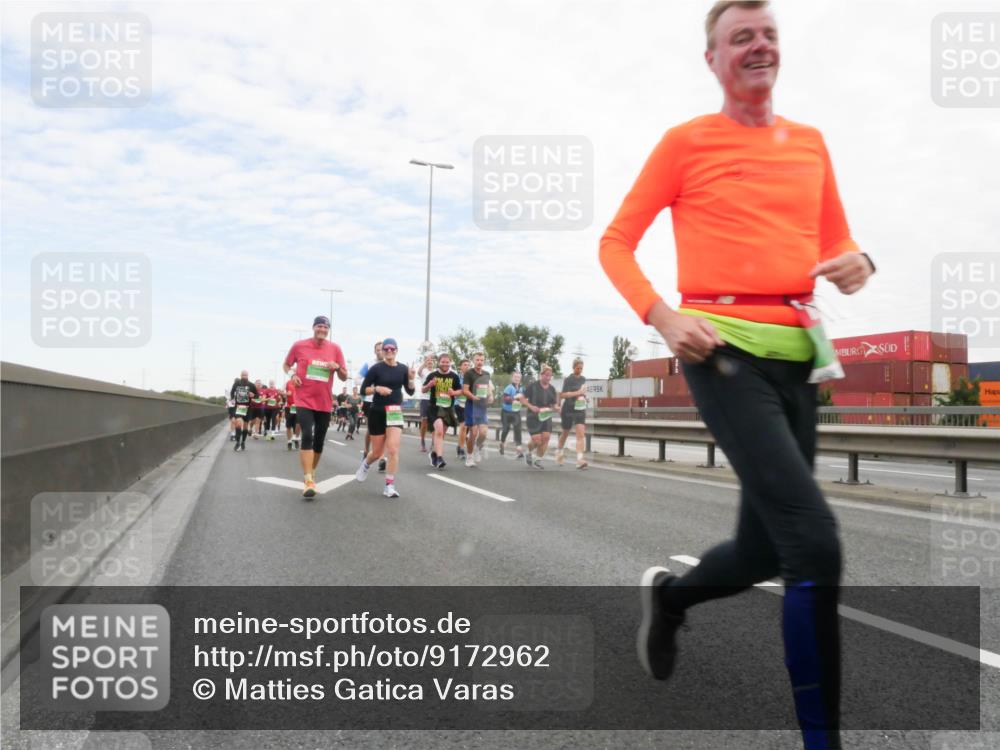 03.10.2025 - Köhlbrandbrückenlauf Matties Gatica Varas http://msf.ph/oto/9172962 03.10.2025 15:23:04 Position 3  meine-sportfotos.de