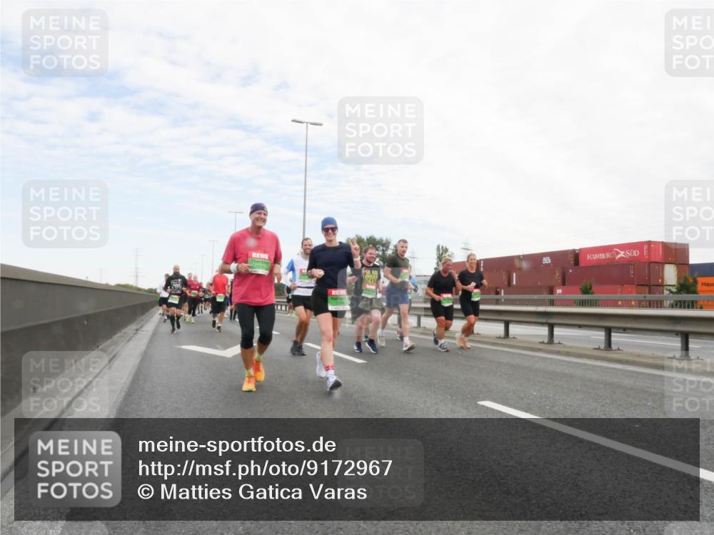 03.10.2025 - Köhlbrandbrückenlauf Matties Gatica Varas http://msf.ph/oto/9172967 03.10.2025 15:23:05 Position 3  meine-sportfotos.de