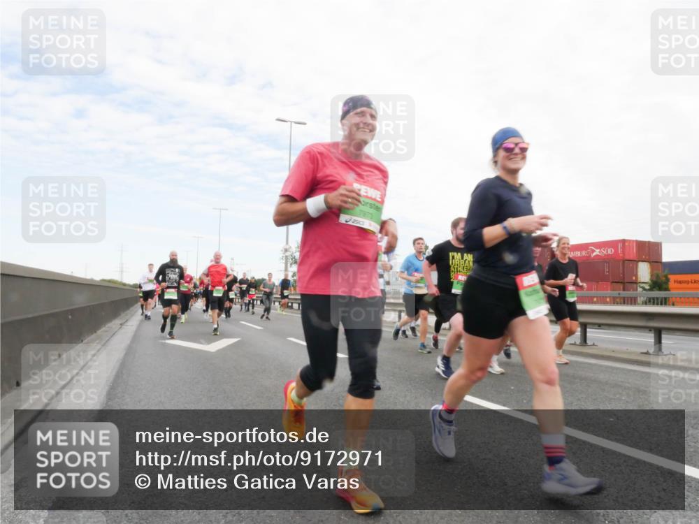 03.10.2025 - Köhlbrandbrückenlauf Matties Gatica Varas http://msf.ph/oto/9172971 03.10.2025 15:23:06 Position 3 7973 meine-sportfotos.de