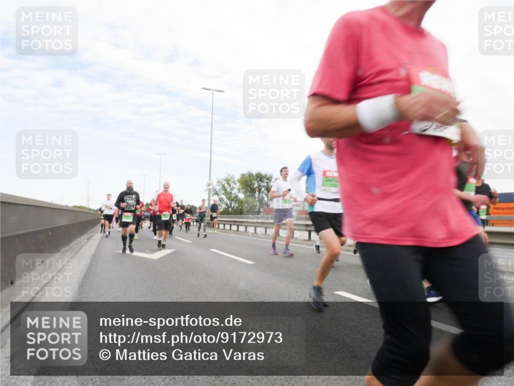 03.10.2025 - Köhlbrandbrückenlauf Matties Gatica Varas http://msf.ph/oto/9172973 03.10.2025 15:23:06 Position 3  meine-sportfotos.de