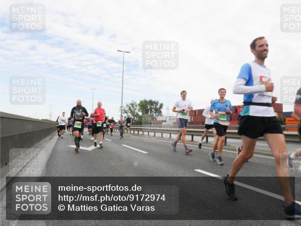 03.10.2025 - Köhlbrandbrückenlauf Matties Gatica Varas http://msf.ph/oto/9172974 03.10.2025 15:23:07 Position 3  meine-sportfotos.de
