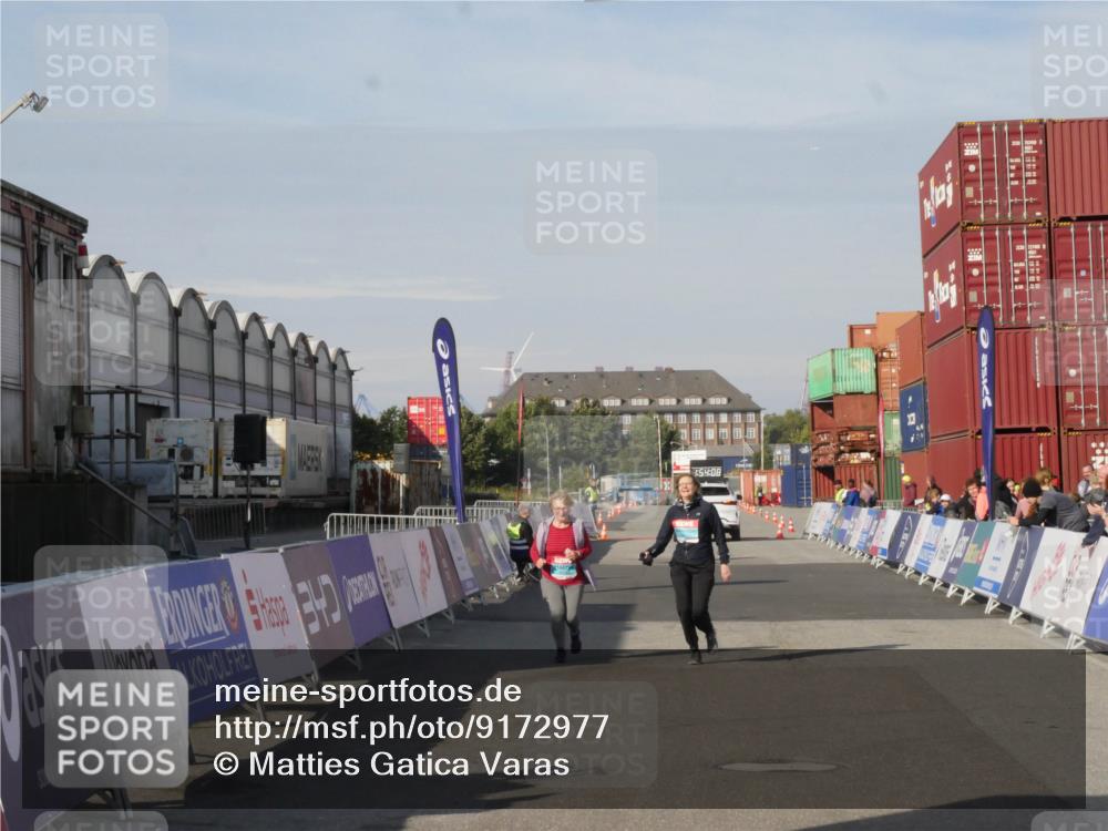 03.10.2025 - Köhlbrandbrückenlauf Matties Gatica Varas http://msf.ph/oto/9172977 03.10.2025 10:54:10 Ziel 2653, 2691 meine-sportfotos.de