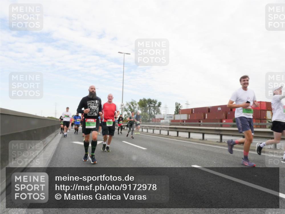 03.10.2025 - Köhlbrandbrückenlauf Matties Gatica Varas http://msf.ph/oto/9172978 03.10.2025 15:23:08 Position 3  meine-sportfotos.de