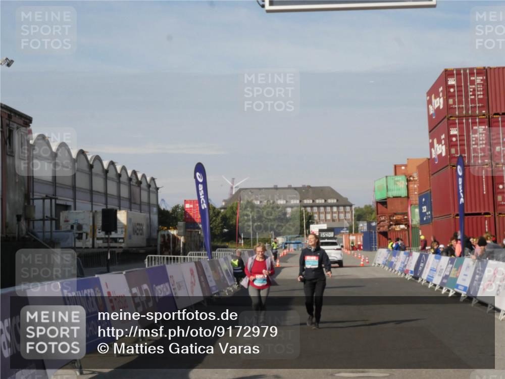 03.10.2025 - Köhlbrandbrückenlauf Matties Gatica Varas http://msf.ph/oto/9172979 03.10.2025 10:54:10 Ziel 2653, 2691 meine-sportfotos.de