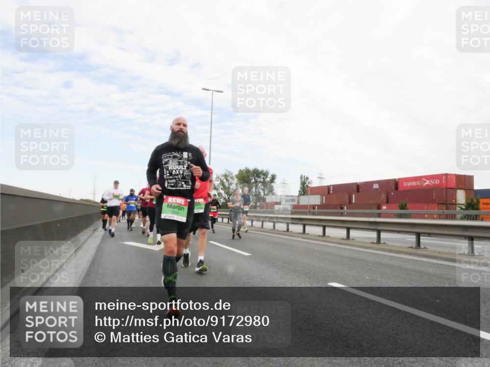 03.10.2025 - Köhlbrandbrückenlauf Matties Gatica Varas http://msf.ph/oto/9172980 03.10.2025 15:23:08 Position 3 9056 meine-sportfotos.de