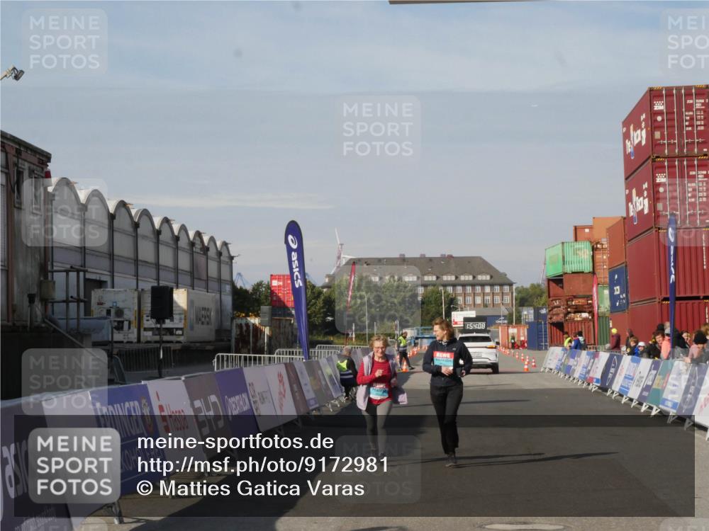03.10.2025 - Köhlbrandbrückenlauf Matties Gatica Varas http://msf.ph/oto/9172981 03.10.2025 10:54:10 Ziel 2653, 2691 meine-sportfotos.de