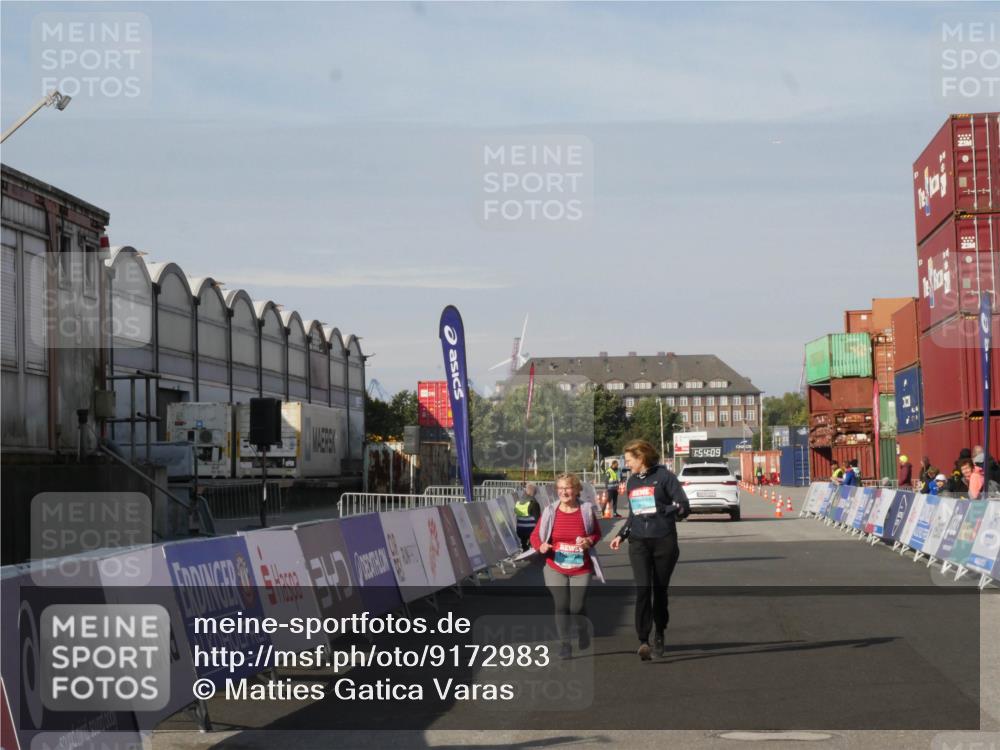 03.10.2025 - Köhlbrandbrückenlauf Matties Gatica Varas http://msf.ph/oto/9172983 03.10.2025 10:54:11 Ziel 2653, 2691 meine-sportfotos.de