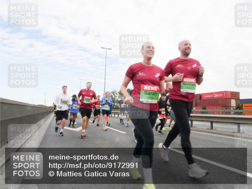 03.10.2025 - Köhlbrandbrückenlauf Matties Gatica Varas http://msf.ph/oto/9172991 03.10.2025 15:23:11 Position 3 8215, 8214 meine-sportfotos.de