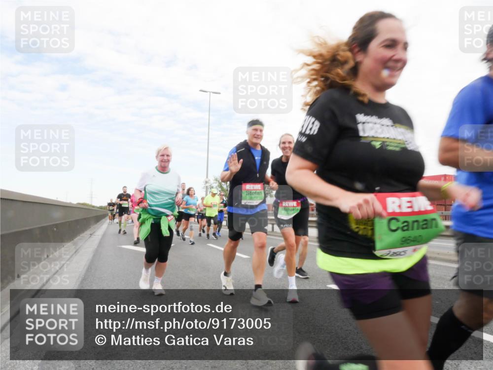 03.10.2025 - Köhlbrandbrückenlauf Matties Gatica Varas http://msf.ph/oto/9173005 03.10.2025 15:23:14 Position 3 9640, 48 meine-sportfotos.de