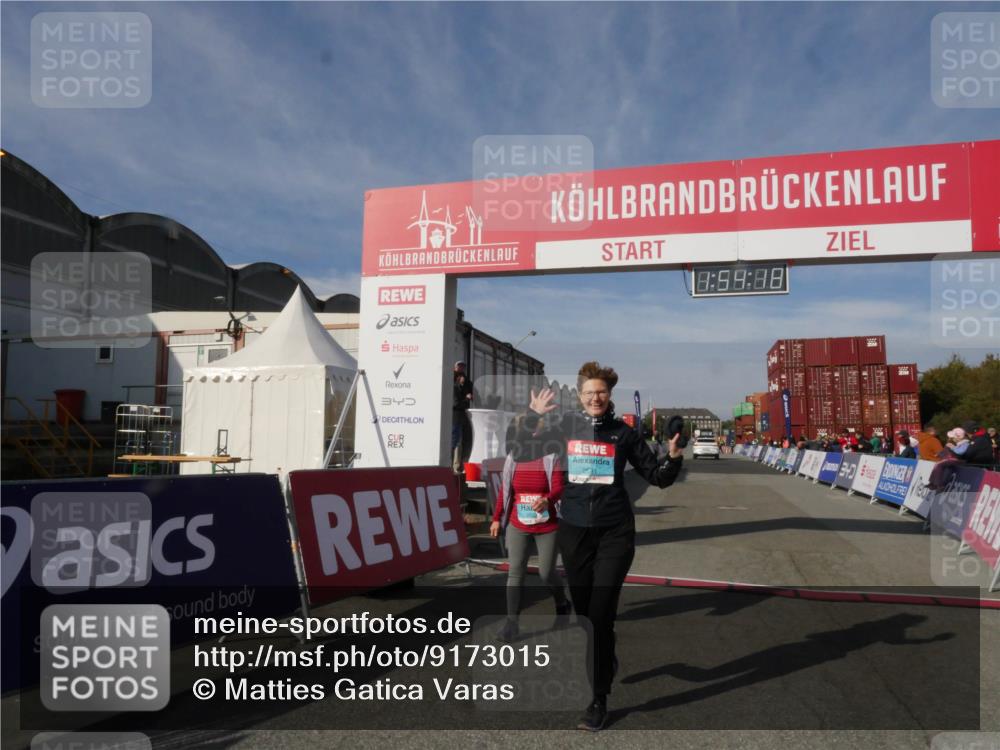 03.10.2025 - Köhlbrandbrückenlauf Matties Gatica Varas http://msf.ph/oto/9173015 03.10.2025 10:54:20 Ziel  meine-sportfotos.de