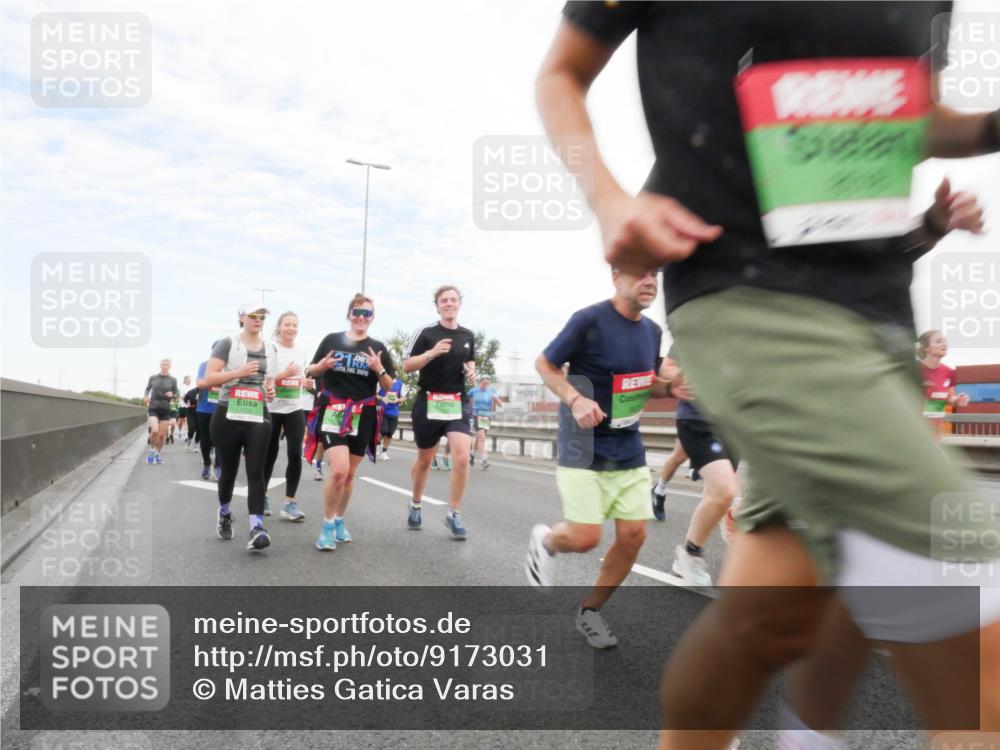 03.10.2025 - Köhlbrandbrückenlauf Matties Gatica Varas http://msf.ph/oto/9173031 03.10.2025 15:23:24 Position 3 21 meine-sportfotos.de