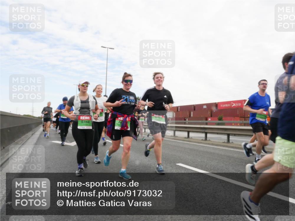 03.10.2025 - Köhlbrandbrückenlauf Matties Gatica Varas http://msf.ph/oto/9173032 03.10.2025 15:23:24 Position 3 7733, 097 meine-sportfotos.de