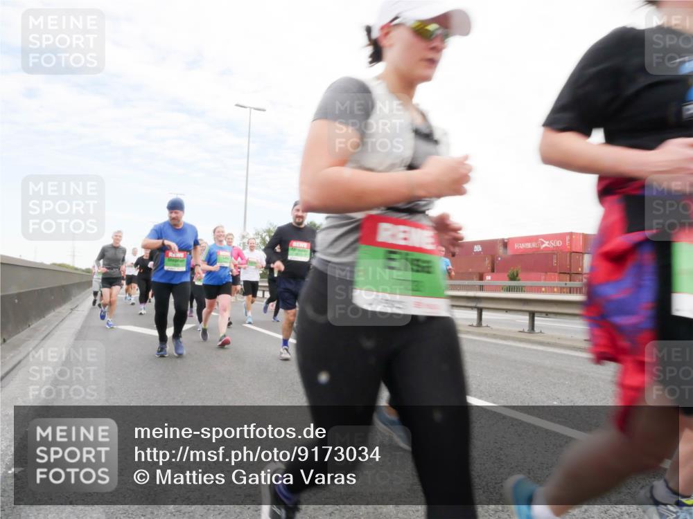 03.10.2025 - Köhlbrandbrückenlauf Matties Gatica Varas http://msf.ph/oto/9173034 03.10.2025 15:23:25 Position 3  meine-sportfotos.de