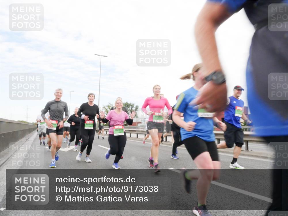 03.10.2025 - Köhlbrandbrückenlauf Matties Gatica Varas http://msf.ph/oto/9173038 03.10.2025 15:23:27 Position 3  meine-sportfotos.de