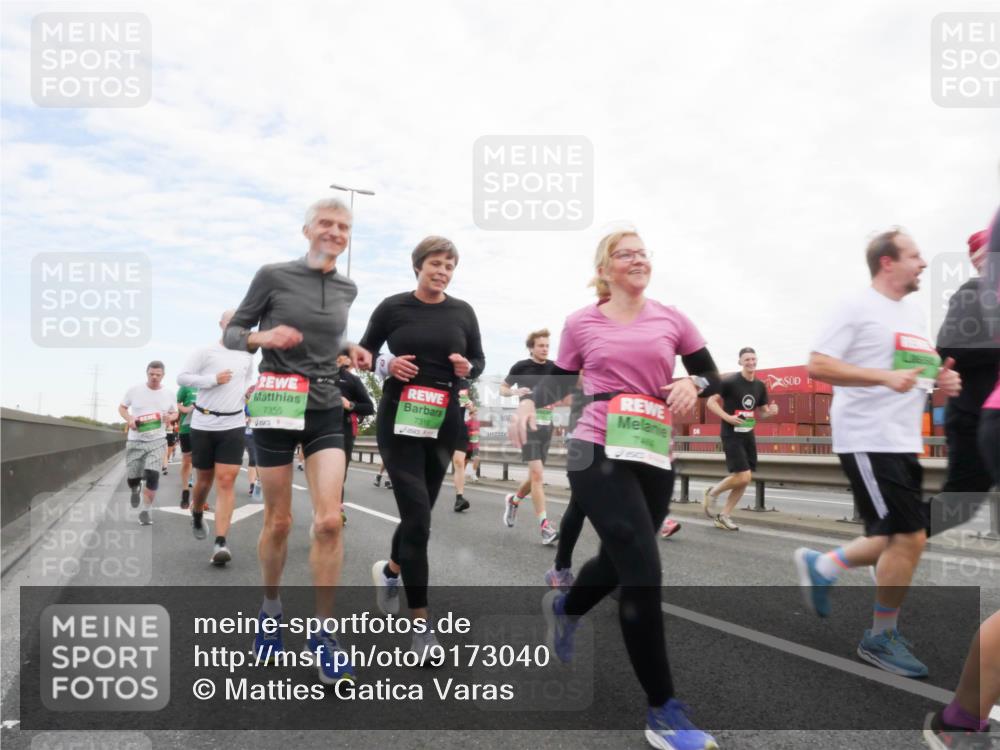 03.10.2025 - Köhlbrandbrückenlauf Matties Gatica Varas http://msf.ph/oto/9173040 03.10.2025 15:23:28 Position 3 7355, 7414, 7316 meine-sportfotos.de