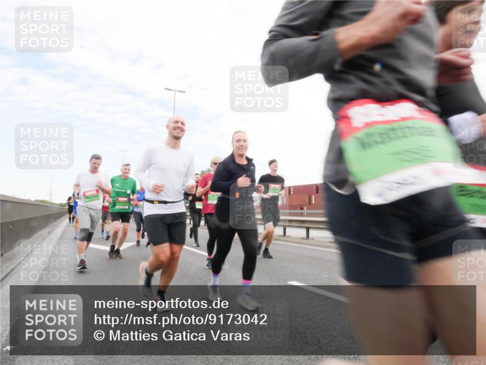 03.10.2025 - Köhlbrandbrückenlauf Matties Gatica Varas http://msf.ph/oto/9173042 03.10.2025 15:23:29 Position 3  meine-sportfotos.de