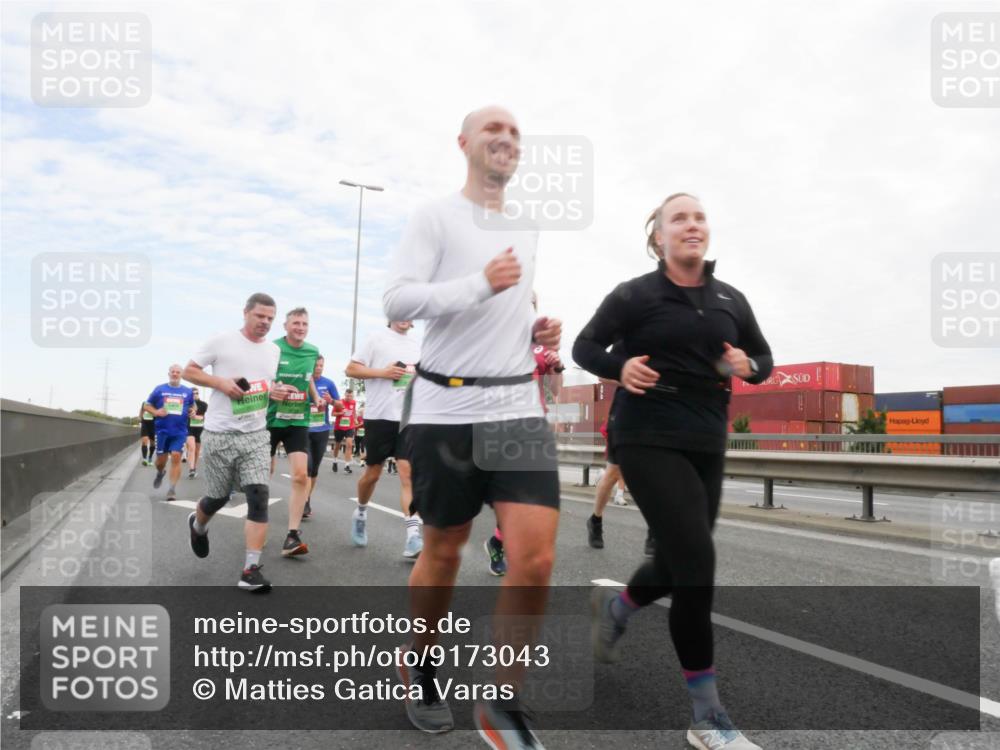 03.10.2025 - Köhlbrandbrückenlauf Matties Gatica Varas http://msf.ph/oto/9173043 03.10.2025 15:23:30 Position 3  meine-sportfotos.de