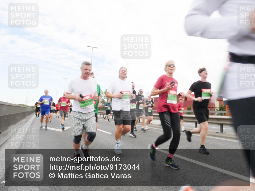 03.10.2025 - Köhlbrandbrückenlauf Matties Gatica Varas http://msf.ph/oto/9173044 03.10.2025 15:23:30 Position 3  meine-sportfotos.de