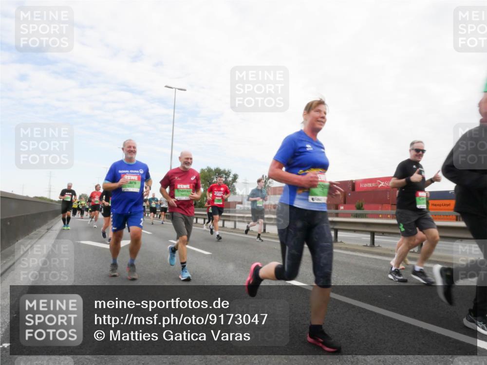 03.10.2025 - Köhlbrandbrückenlauf Matties Gatica Varas http://msf.ph/oto/9173047 03.10.2025 15:23:32 Position 3  meine-sportfotos.de