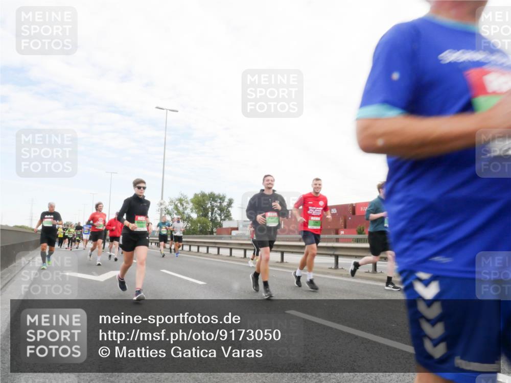 03.10.2025 - Köhlbrandbrückenlauf Matties Gatica Varas http://msf.ph/oto/9173050 03.10.2025 15:23:33 Position 3  meine-sportfotos.de