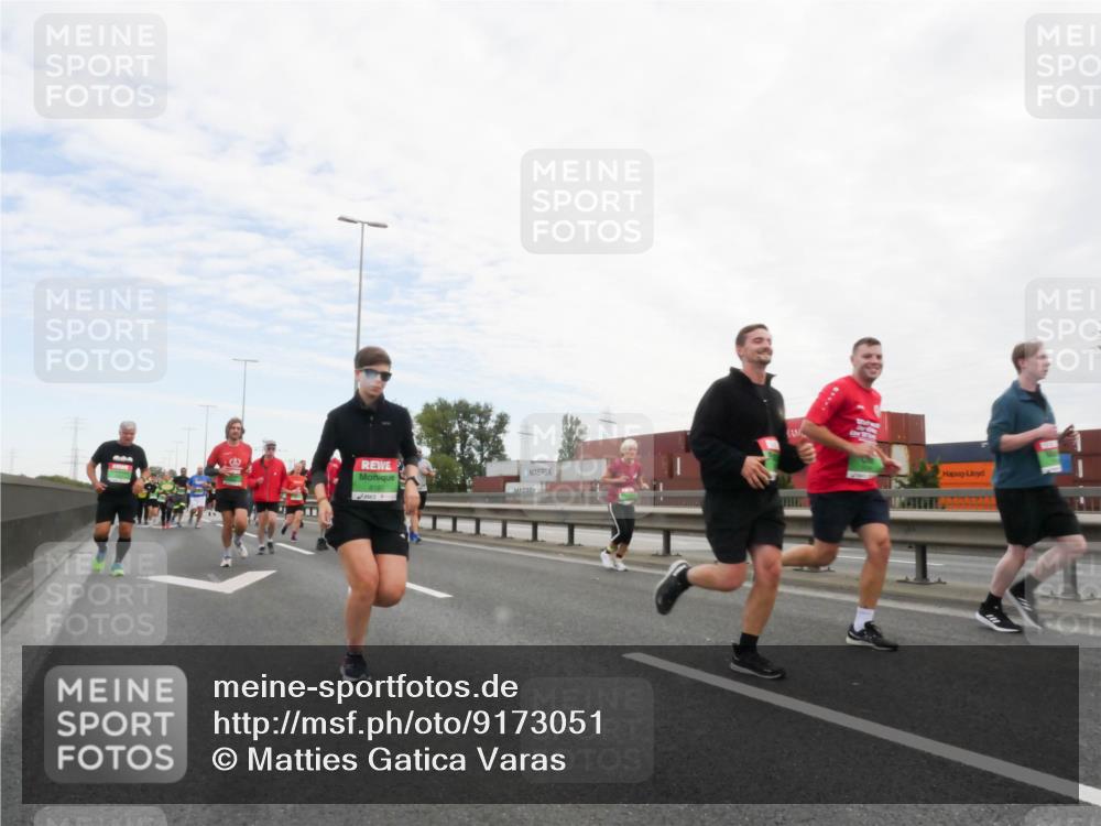 03.10.2025 - Köhlbrandbrückenlauf Matties Gatica Varas http://msf.ph/oto/9173051 03.10.2025 15:23:34 Position 3 8193 meine-sportfotos.de