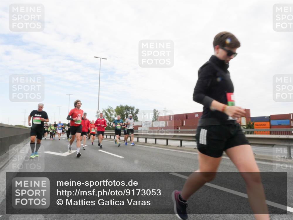 03.10.2025 - Köhlbrandbrückenlauf Matties Gatica Varas http://msf.ph/oto/9173053 03.10.2025 15:23:34 Position 3  meine-sportfotos.de