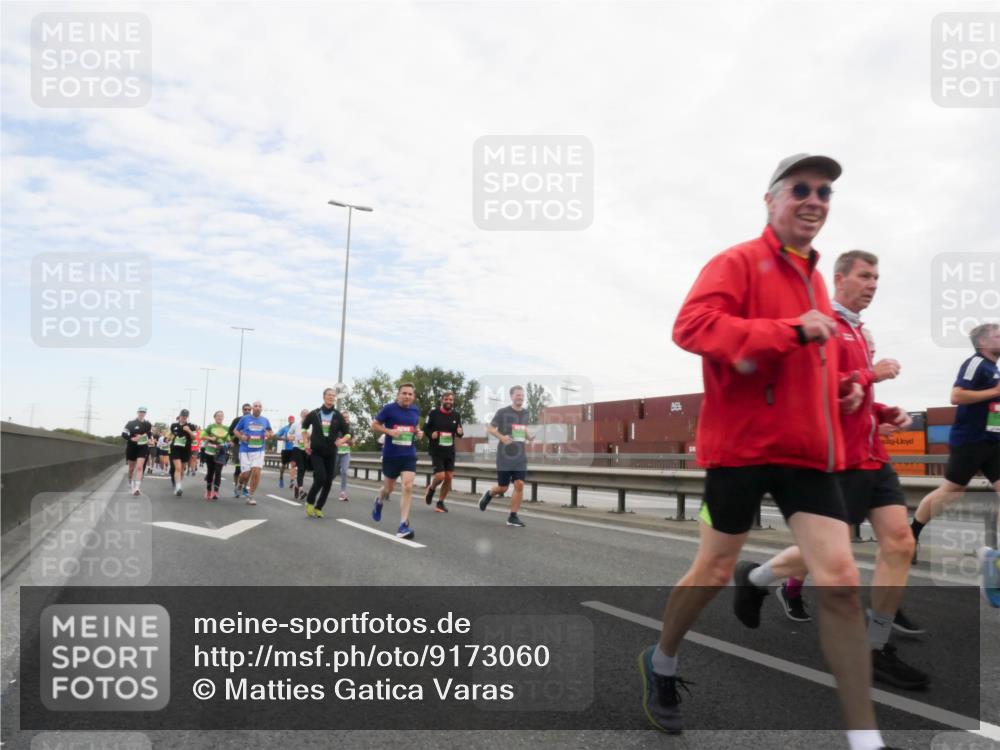 03.10.2025 - Köhlbrandbrückenlauf Matties Gatica Varas http://msf.ph/oto/9173060 03.10.2025 15:23:38 Position 3  meine-sportfotos.de