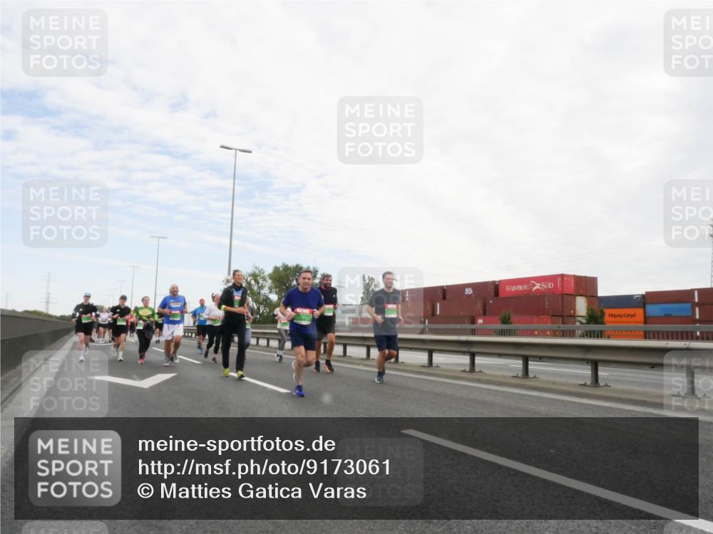 03.10.2025 - Köhlbrandbrückenlauf Matties Gatica Varas http://msf.ph/oto/9173061 03.10.2025 15:23:38 Position 3  meine-sportfotos.de