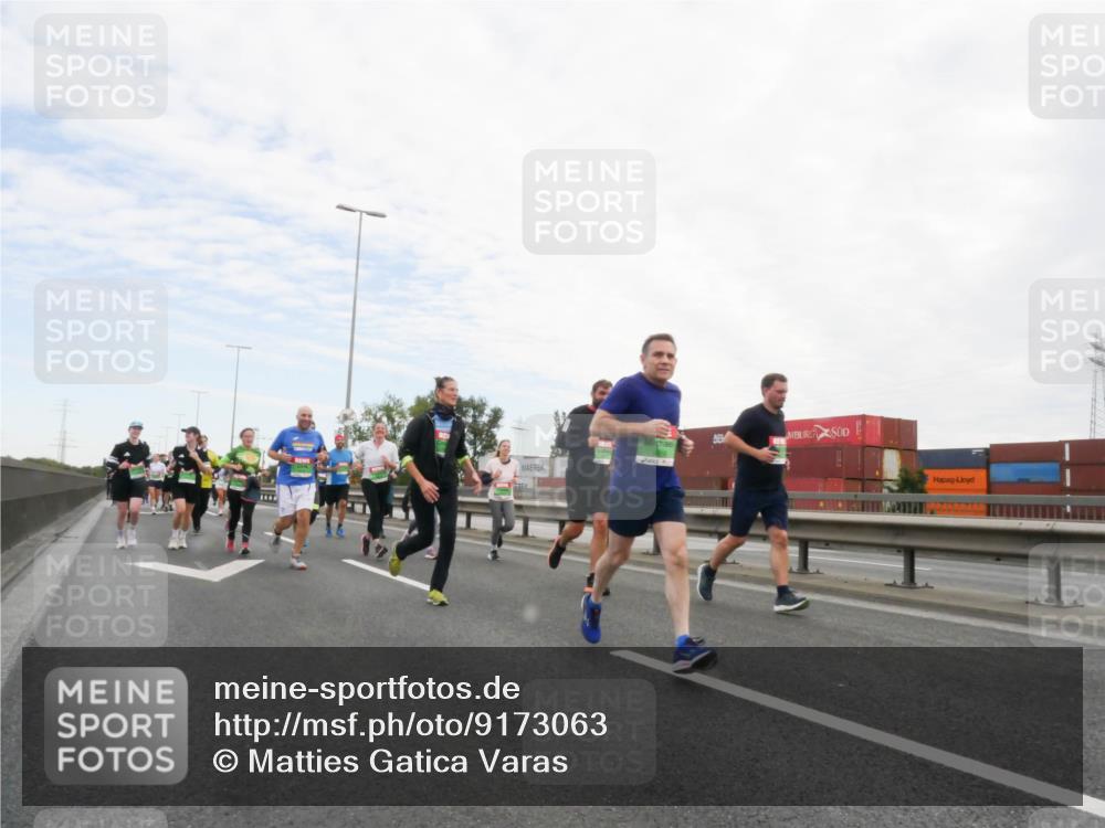 03.10.2025 - Köhlbrandbrückenlauf Matties Gatica Varas http://msf.ph/oto/9173063 03.10.2025 15:23:39 Position 3  meine-sportfotos.de
