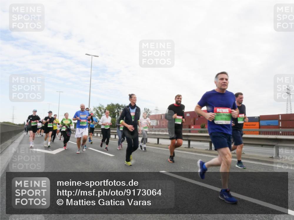 03.10.2025 - Köhlbrandbrückenlauf Matties Gatica Varas http://msf.ph/oto/9173064 03.10.2025 15:23:40 Position 3 931 meine-sportfotos.de