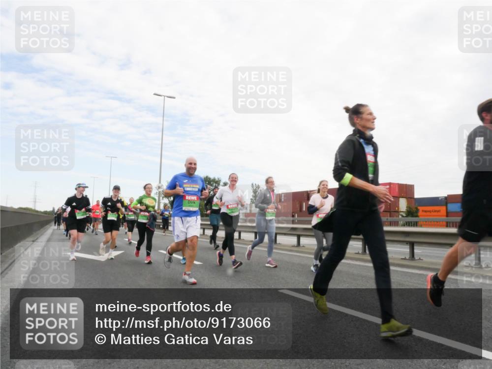 03.10.2025 - Köhlbrandbrückenlauf Matties Gatica Varas http://msf.ph/oto/9173066 03.10.2025 15:23:41 Position 3  meine-sportfotos.de