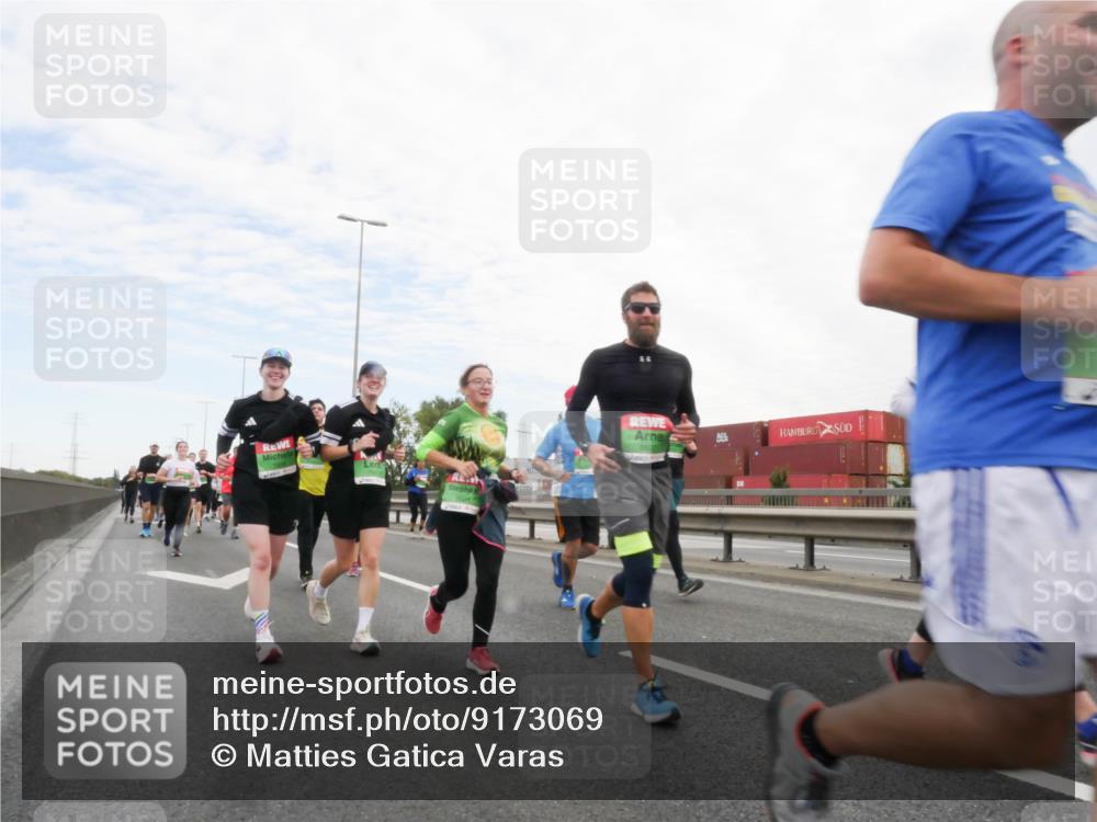 03.10.2025 - Köhlbrandbrückenlauf Matties Gatica Varas http://msf.ph/oto/9173069 03.10.2025 15:23:42 Position 3  meine-sportfotos.de