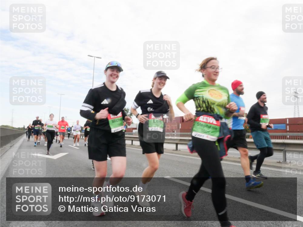 03.10.2025 - Köhlbrandbrückenlauf Matties Gatica Varas http://msf.ph/oto/9173071 03.10.2025 15:23:43 Position 3 78 meine-sportfotos.de