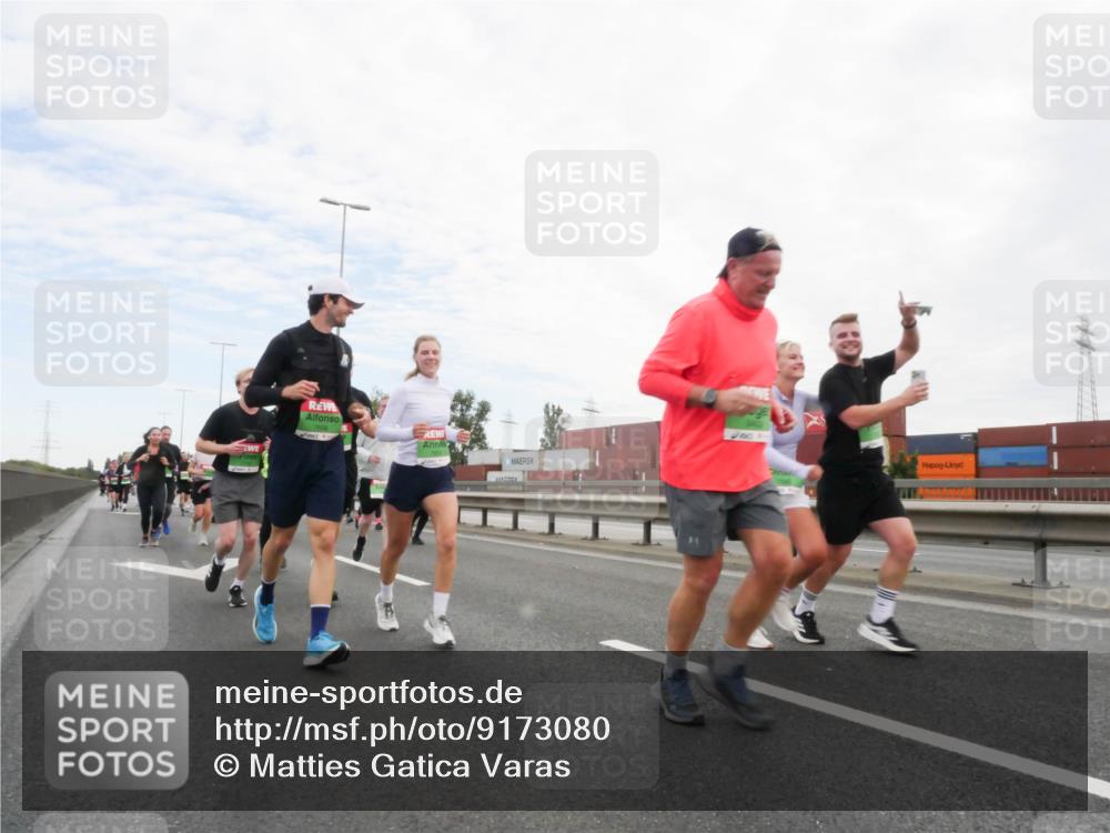 03.10.2025 - Köhlbrandbrückenlauf Matties Gatica Varas http://msf.ph/oto/9173080 03.10.2025 15:23:48 Position 3  meine-sportfotos.de