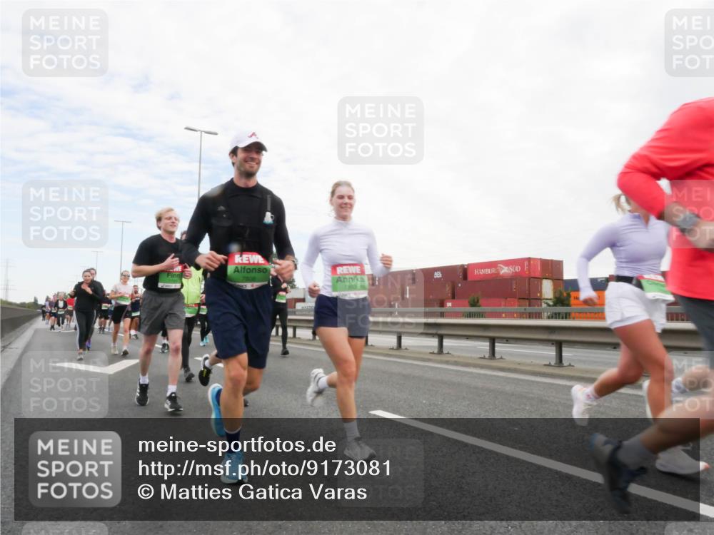 03.10.2025 - Köhlbrandbrückenlauf Matties Gatica Varas http://msf.ph/oto/9173081 03.10.2025 15:23:48 Position 3  meine-sportfotos.de