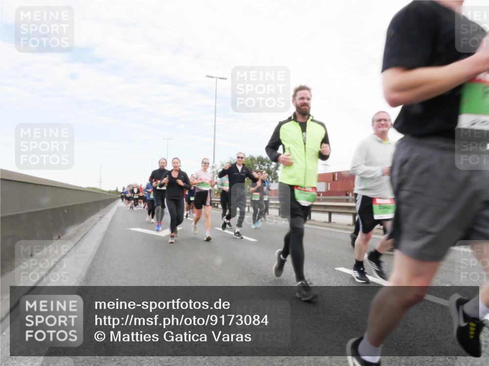 03.10.2025 - Köhlbrandbrückenlauf Matties Gatica Varas http://msf.ph/oto/9173084 03.10.2025 15:23:50 Position 3  meine-sportfotos.de