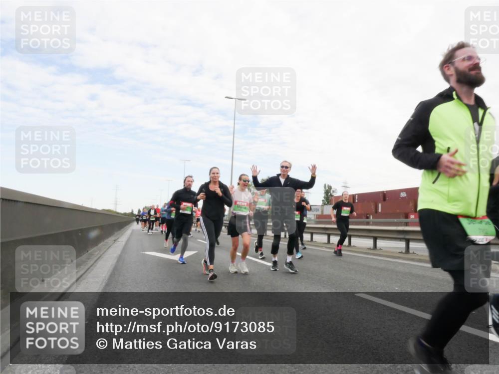 03.10.2025 - Köhlbrandbrückenlauf Matties Gatica Varas http://msf.ph/oto/9173085 03.10.2025 15:23:50 Position 3  meine-sportfotos.de